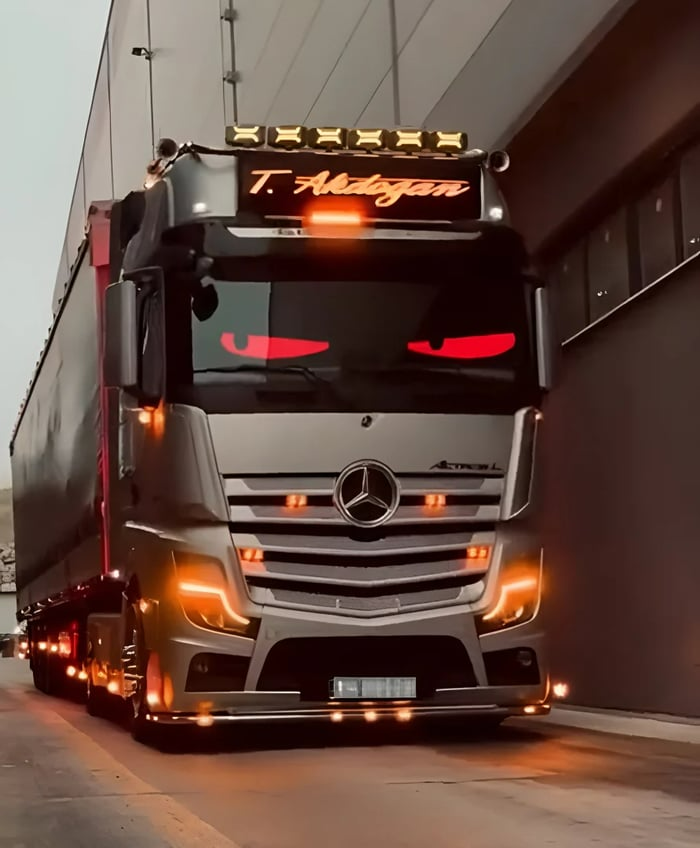 [Exclusive production] Car Dynamic LED Smart Colorful Eye Lamp Soft Screen