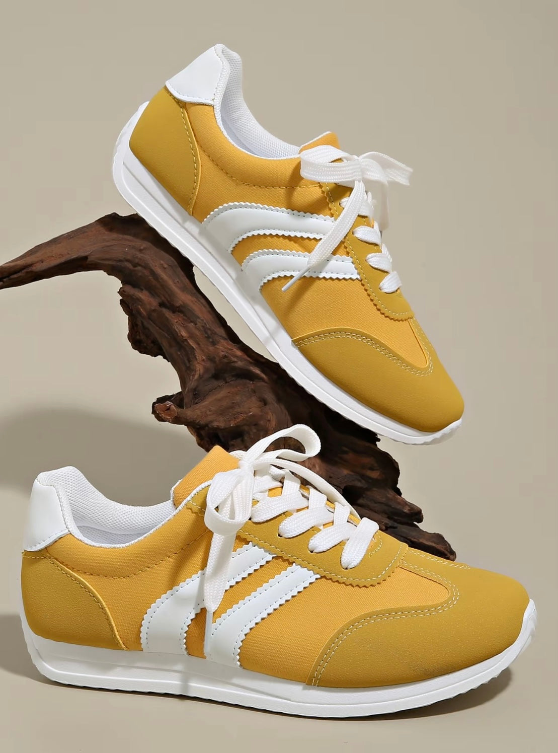 Fashionable women's athletic shoes, round-toe sneakers with thick soles