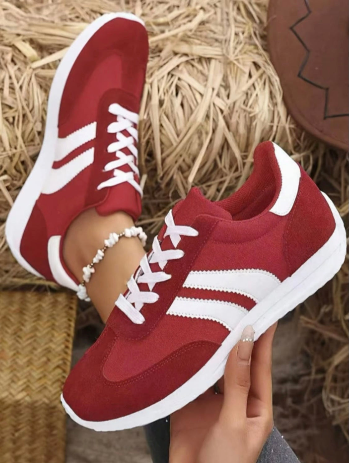 Fashionable women's athletic shoes, round-toe sneakers with thick soles