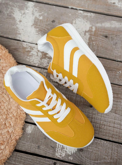 Fashionable women's athletic shoes, round-toe sneakers with thick soles