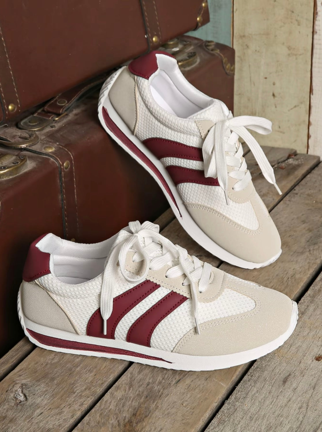 Fashionable women's athletic shoes, round-toe sneakers with thick soles