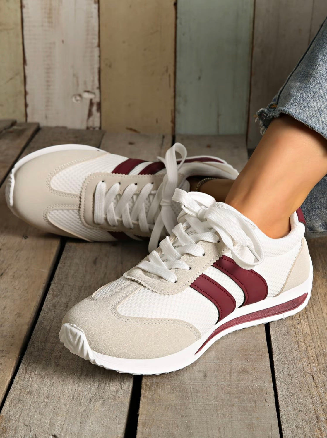 Fashionable women's athletic shoes, round-toe sneakers with thick soles
