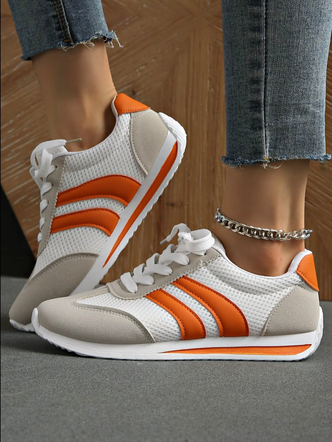 Fashionable women's athletic shoes, round-toe sneakers with thick soles