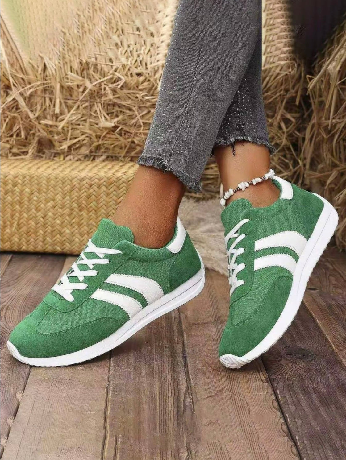 Fashionable women's athletic shoes, round-toe sneakers with thick soles