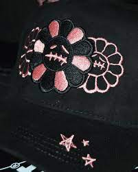 Fashionable baseball cap with daisy smiley face pattern